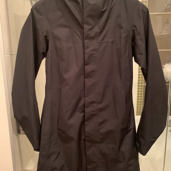 Arc'teryx Solano Women's Coat *SOLD - Picture 3 of 5